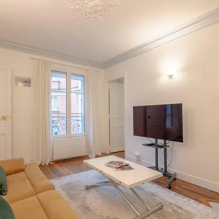 St Dominique Gem, 5 Min Walk To The Eiffel Tower Apartment Paris