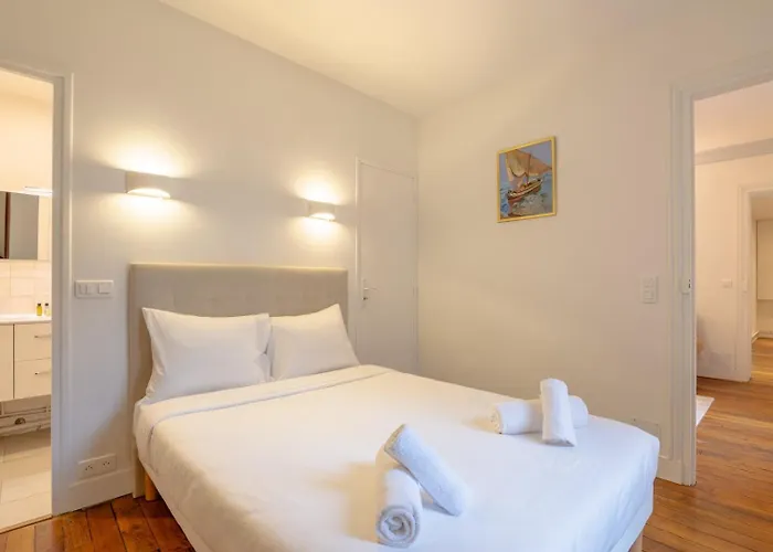 St Dominique Gem, 5 Min Walk To The Eiffel Tower Apartamento París